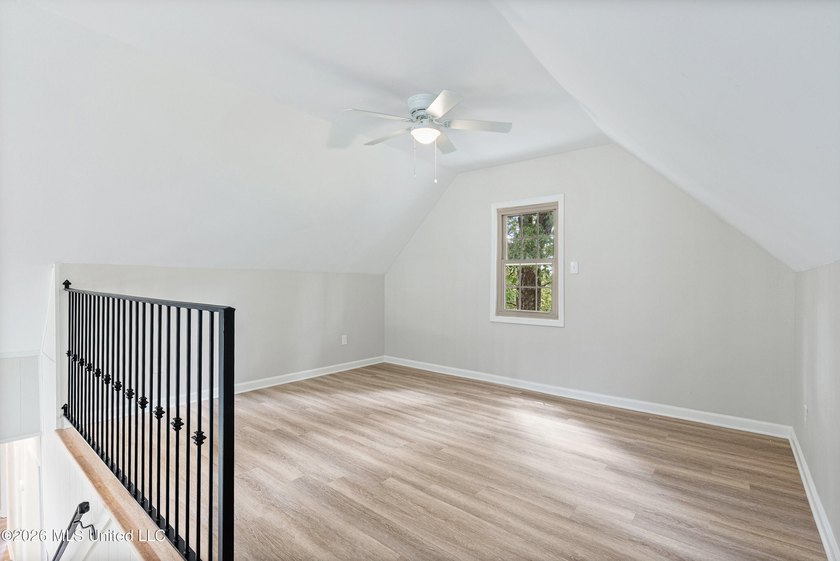 LIFE ON THE LAKE!! GORGEOUS TOTALLY RENOVATED HOME WITH THE MOST - photo 26