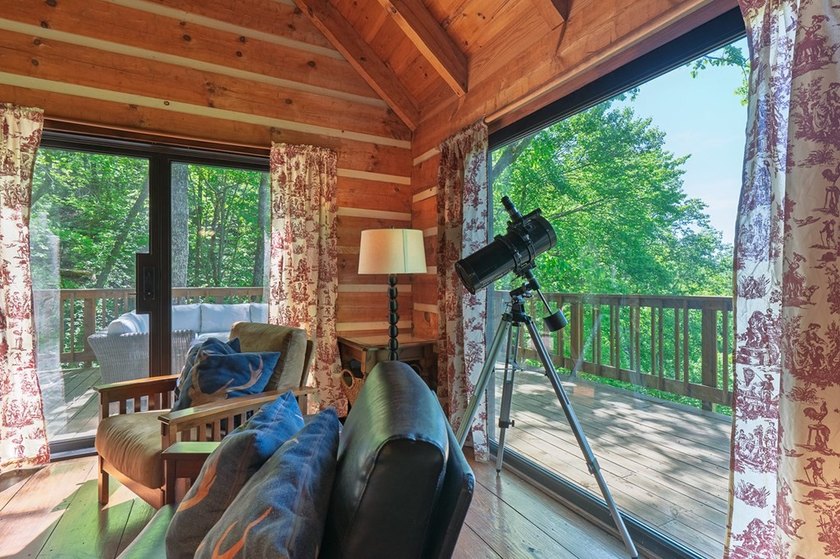 Nestled high in the North GA mountains, this extraordinary log - photo 7