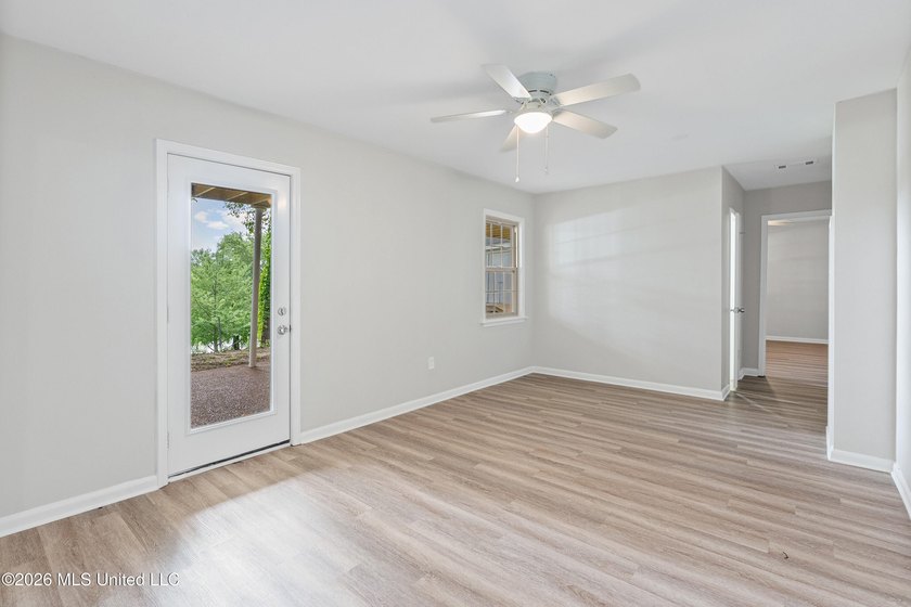 LIFE ON THE LAKE!! GORGEOUS TOTALLY RENOVATED HOME WITH THE MOST - photo 28