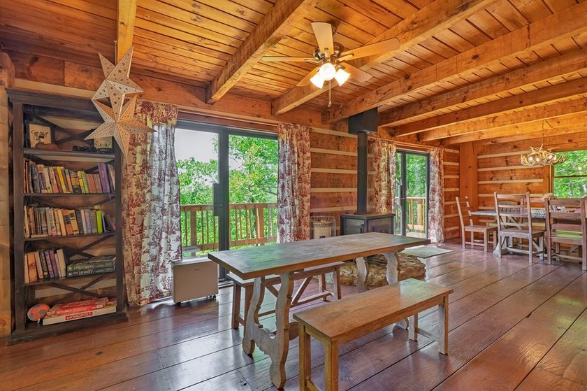 Nestled high in the North GA mountains, this extraordinary log - photo 10