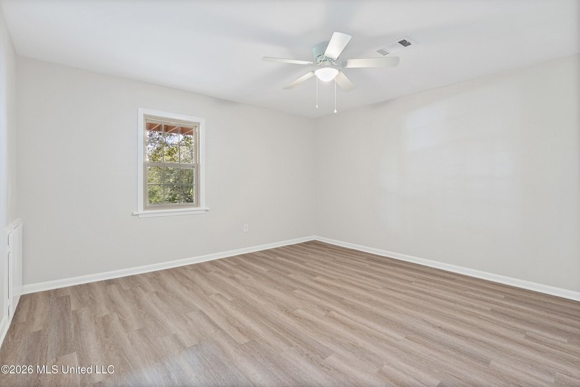 LIFE ON THE LAKE!! GORGEOUS TOTALLY RENOVATED HOME WITH THE MOST - photo 33
