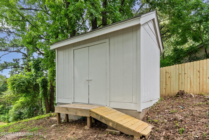 LIFE ON THE LAKE!! GORGEOUS TOTALLY RENOVATED HOME WITH THE MOST - photo 40
