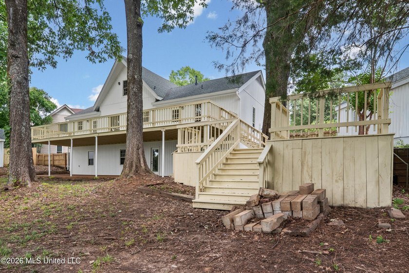 LIFE ON THE LAKE!! GORGEOUS TOTALLY RENOVATED HOME WITH THE MOST - photo 43