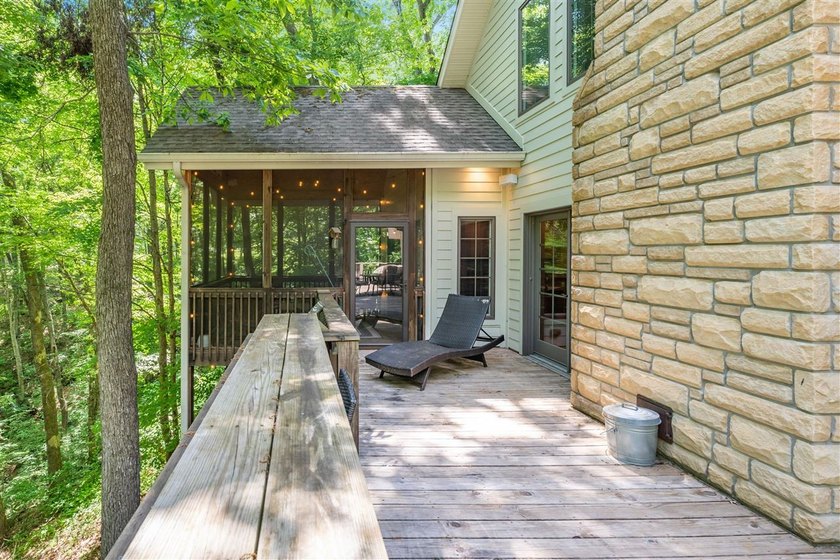 Exceptional lakefront living with room for everyone! This 5BR/3 - photo 14