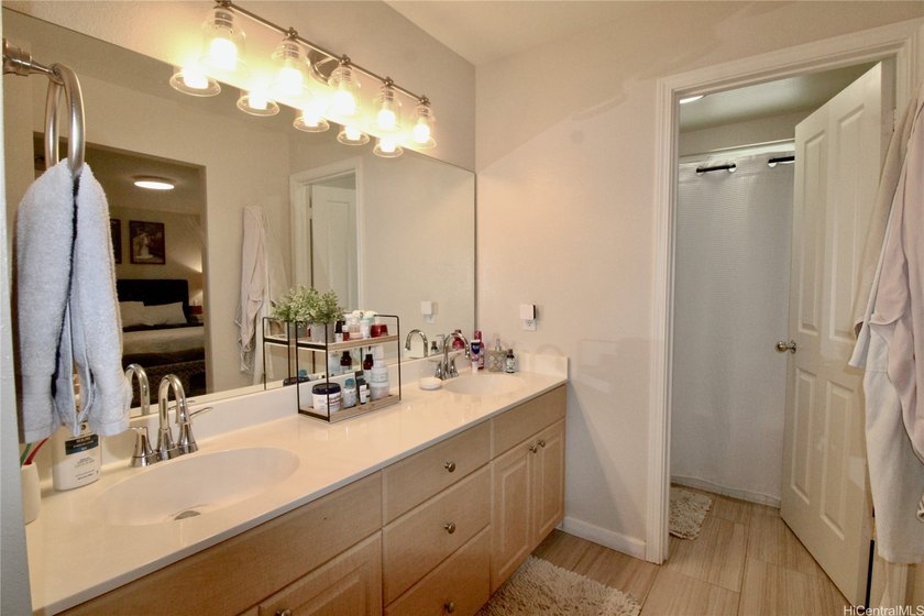 VA Assumable 1.75% Welcome home to this beautifully maintained - photo 15