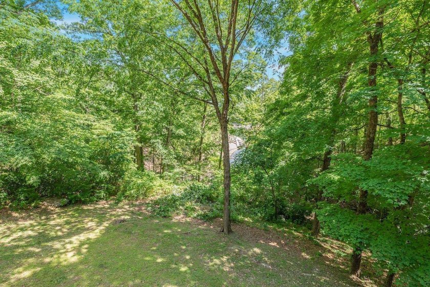 Exceptional lakefront living with room for everyone! This 5BR/3 - photo 19