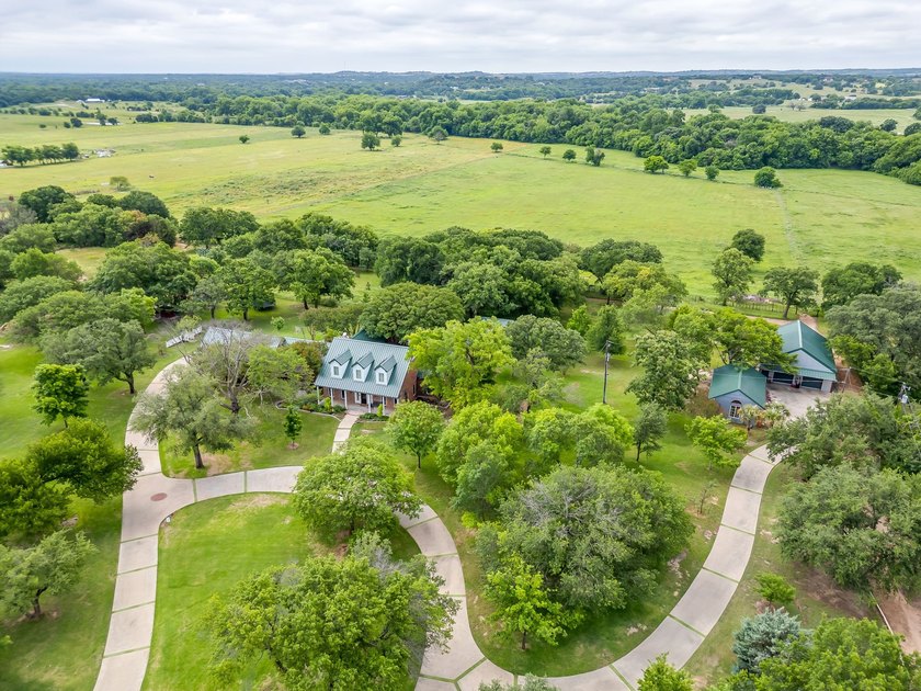 30 impeccably maintained acres in Aledo ISD offering a rare - photo 5