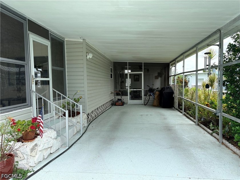 Beautifully updated 2-bedroom, 2-bath manufactured home located - photo 3