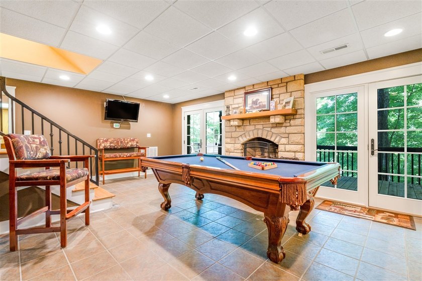Exceptional lakefront living with room for everyone! This 5BR/3 - photo 39