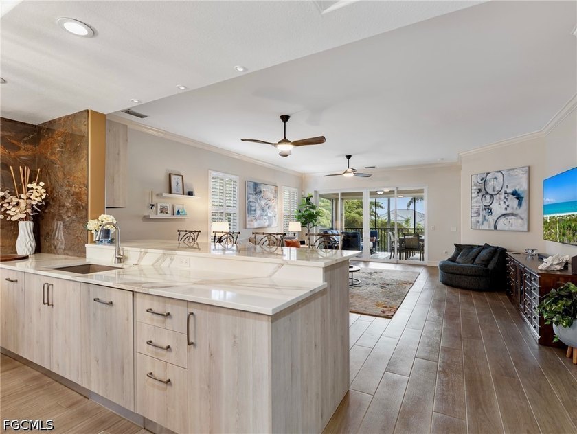 Stunning top-floor coach home in Coronado at Gulf Harbour Yacht - photo 8