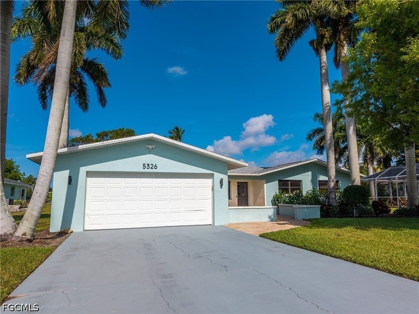 A Truly Unique Cape Coral Property! Welcome to *Tradewinds*, a - photo 3