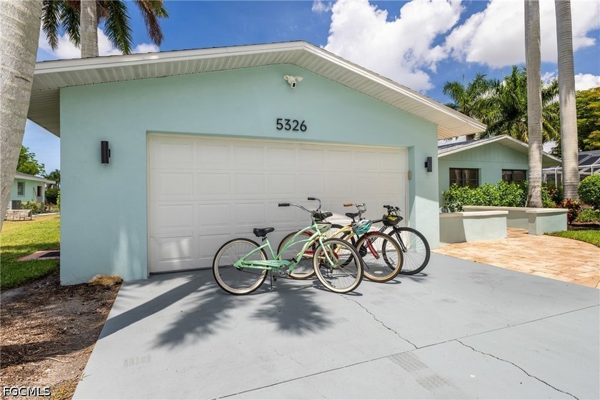 A Truly Unique Cape Coral Property! Welcome to *Tradewinds*, a - photo 4