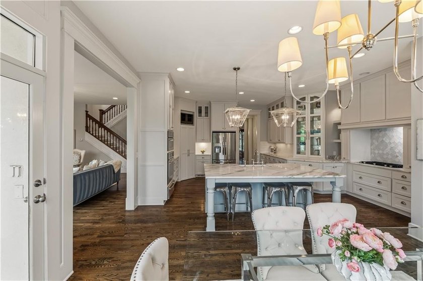 Welcome to Heritage Hill West, where timeless Colonial elegance - photo 14