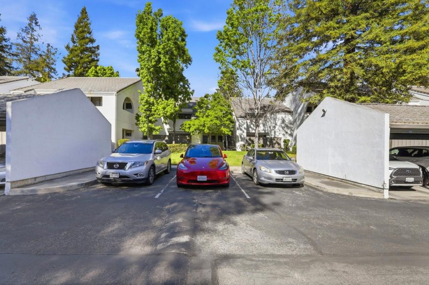 Open House Sun 6/7 12pm-2pm! Welcome to this upgraded 1BR/1BTH - photo 16