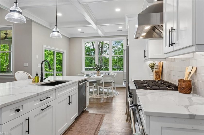 KINGSMILL WATERFRONT - Stunning new construction on a large - photo 12