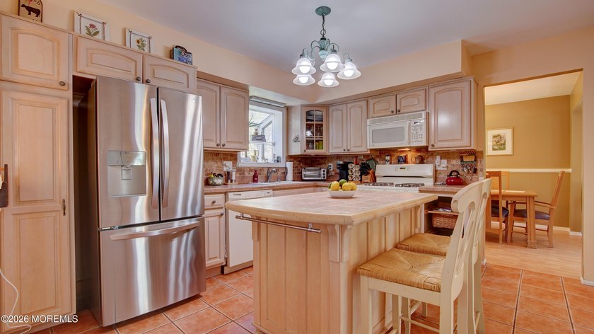 Welcome to this inviting 3-4 bedroom, 2.5-bath colonial tucked - photo 13