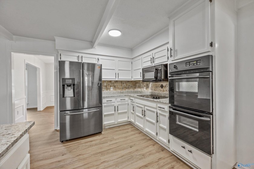 Enjoy golf course living with NO HOA, WORKSHOP and POOL! - photo 13
