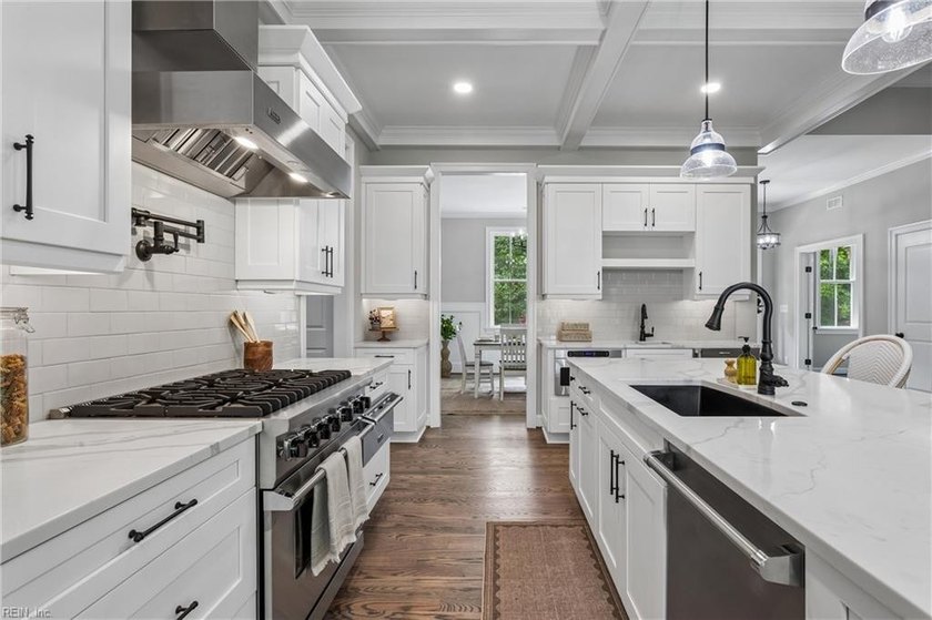 KINGSMILL WATERFRONT - Stunning new construction on a large - photo 13