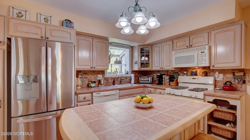 Welcome to this inviting 3-4 bedroom, 2.5-bath colonial tucked - photo 15