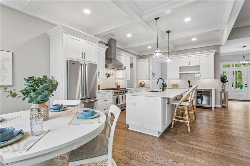 KINGSMILL WATERFRONT - Stunning new construction on a large - photo 16