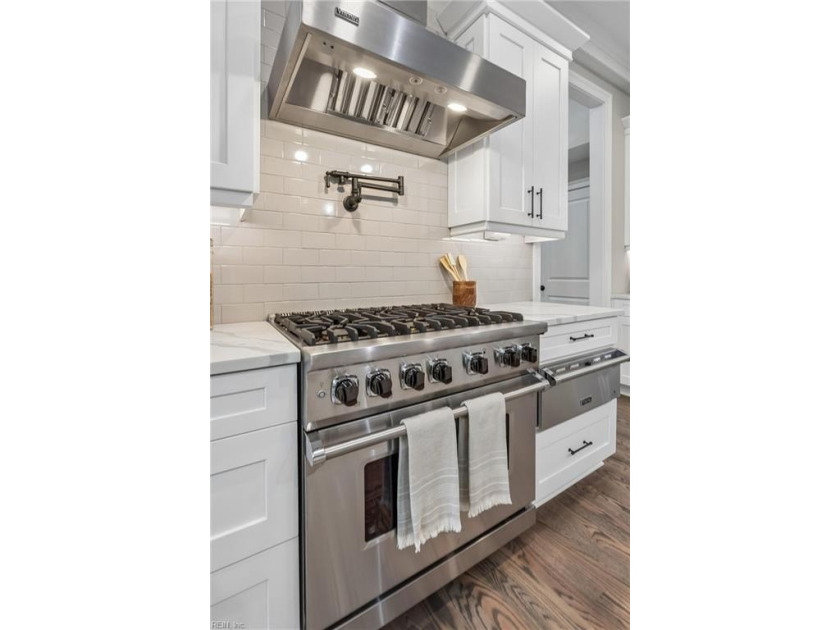 KINGSMILL WATERFRONT - Stunning new construction on a large - photo 17