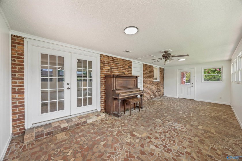 Enjoy golf course living with NO HOA, WORKSHOP and POOL! - photo 18