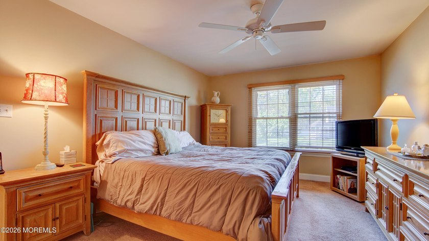 Welcome to this inviting 3-4 bedroom, 2.5-bath colonial tucked - photo 23