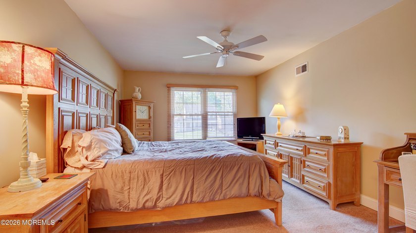 Welcome to this inviting 3-4 bedroom, 2.5-bath colonial tucked - photo 24