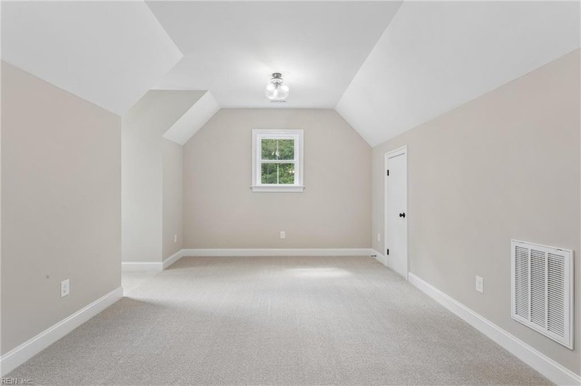 KINGSMILL WATERFRONT - Stunning new construction on a large - photo 25