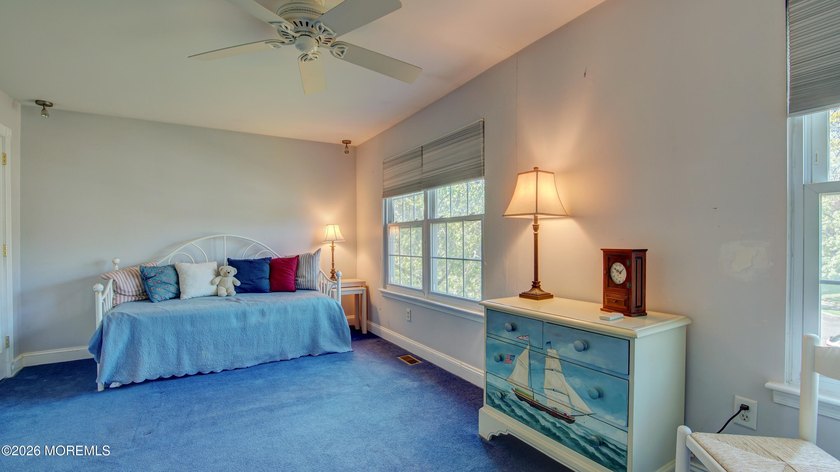 Welcome to this inviting 3-4 bedroom, 2.5-bath colonial tucked - photo 31
