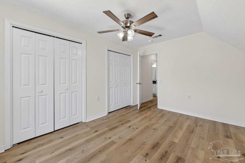 UPDATED 3 bedroom/2 bath home with nearly 1,350 square feet, and - photo 33