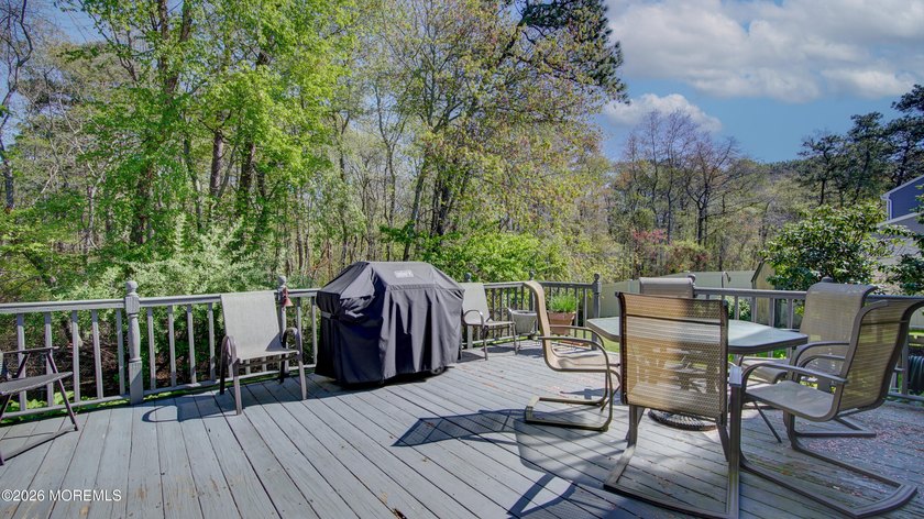 Welcome to this inviting 3-4 bedroom, 2.5-bath colonial tucked - photo 34