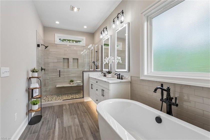 KINGSMILL WATERFRONT - Stunning new construction on a large - photo 35