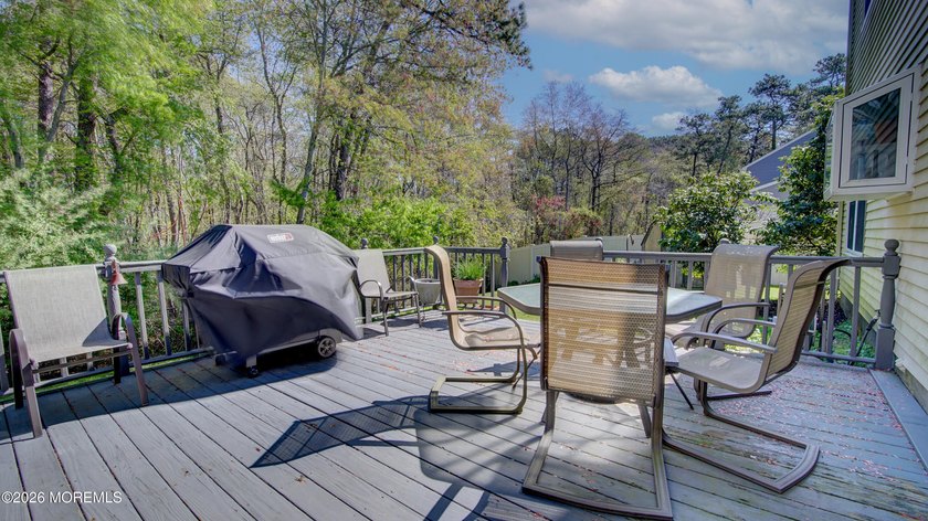 Welcome to this inviting 3-4 bedroom, 2.5-bath colonial tucked - photo 36