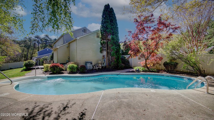 Welcome to this inviting 3-4 bedroom, 2.5-bath colonial tucked - photo 37