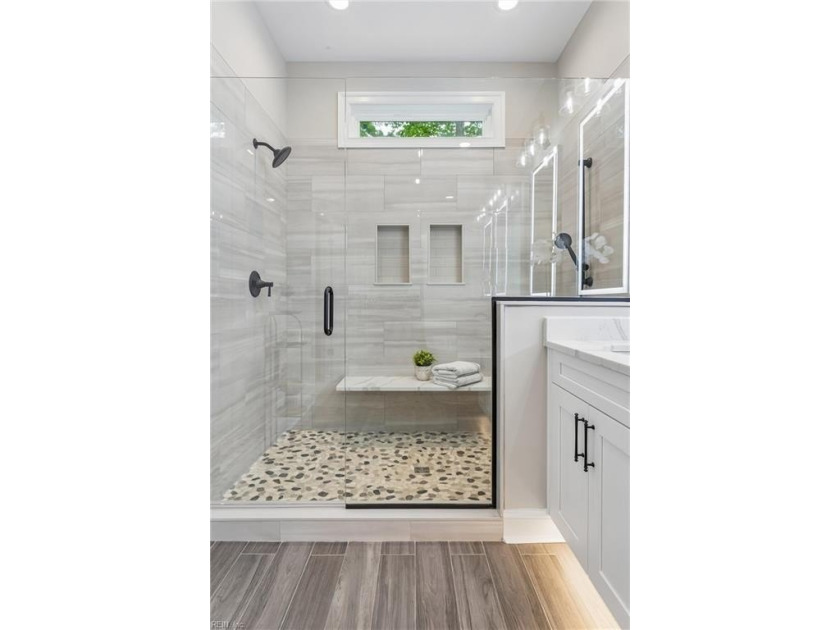 KINGSMILL WATERFRONT - Stunning new construction on a large - photo 37
