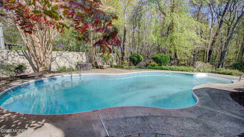 Welcome to this inviting 3-4 bedroom, 2.5-bath colonial tucked - photo 38