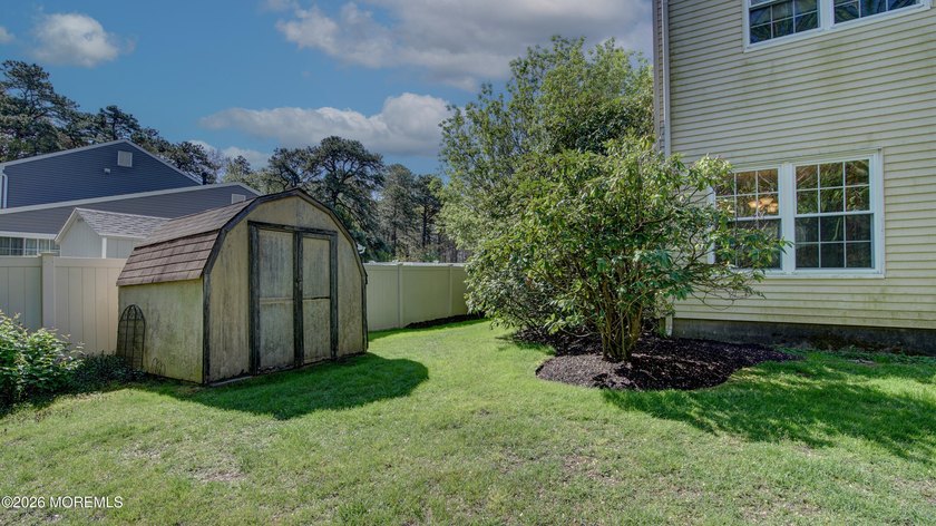 Welcome to this inviting 3-4 bedroom, 2.5-bath colonial tucked - photo 41