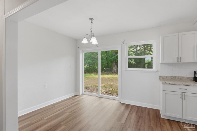 Move-in ready, beautifully renovated, and affordably priced - photo 11