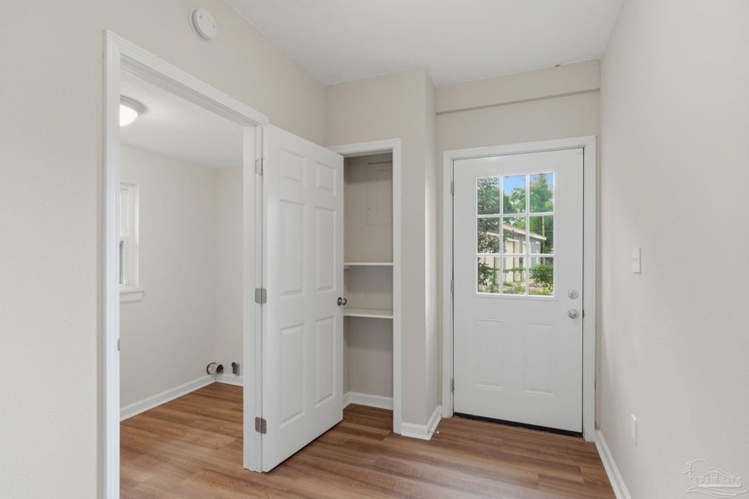 Move-in ready, beautifully renovated, and affordably priced - photo 16