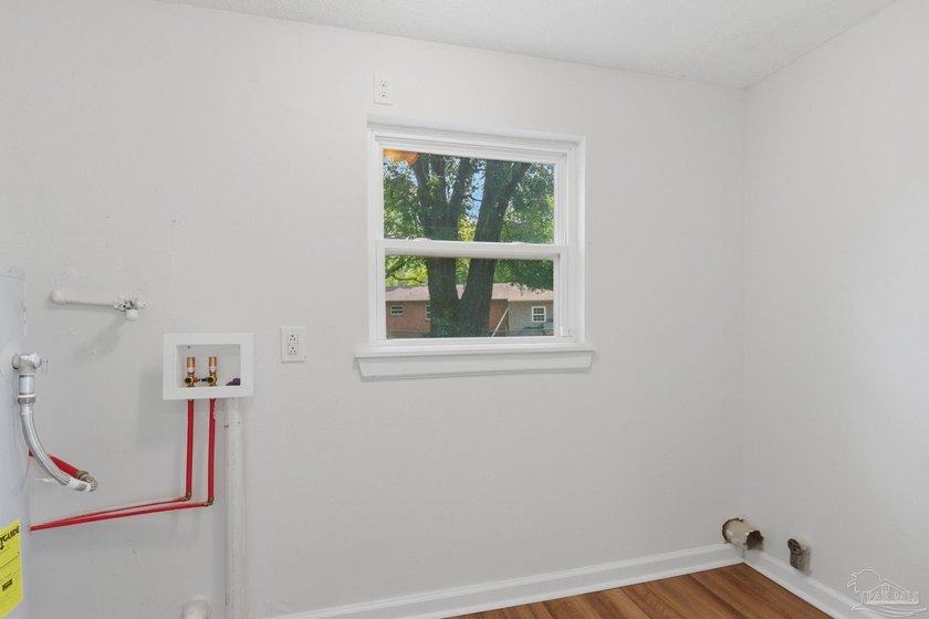 Move-in ready, beautifully renovated, and affordably priced - photo 17