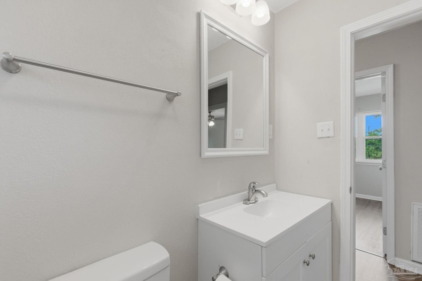 Move-in ready, beautifully renovated, and affordably priced - photo 24