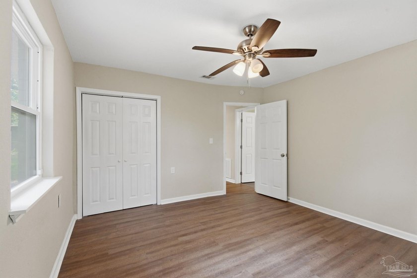 Move-in ready, beautifully renovated, and affordably priced - photo 28