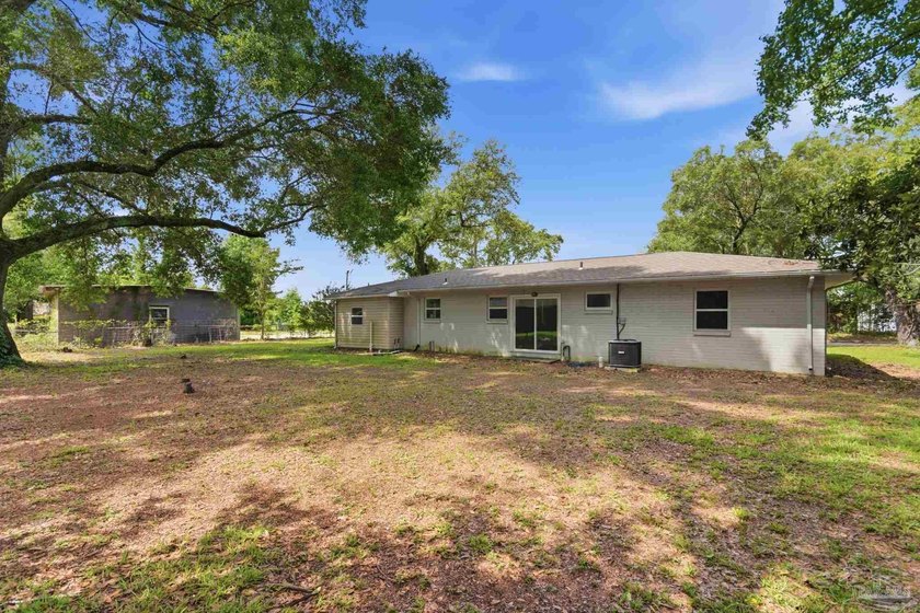 Move-in ready, beautifully renovated, and affordably priced - photo 31