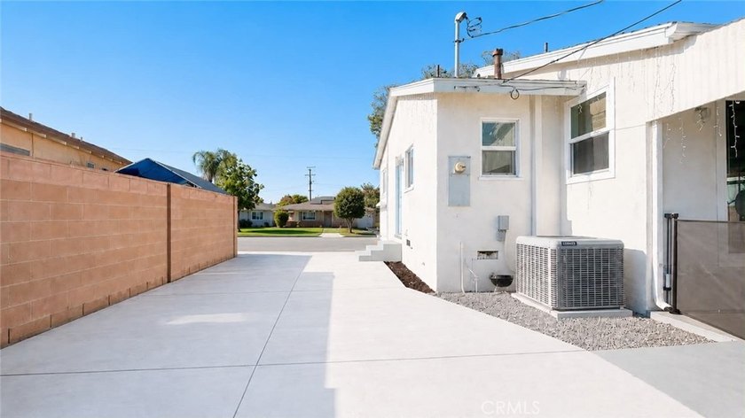 PROPERTY WILL DELIVER VACANT, Extensively renovated in 2024 - photo 4