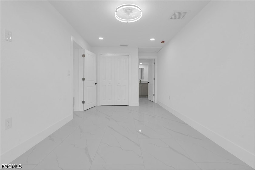 Fully Renovated 4BR Home on Rare DOUBLE LOT. Move-in ready and - photo 4