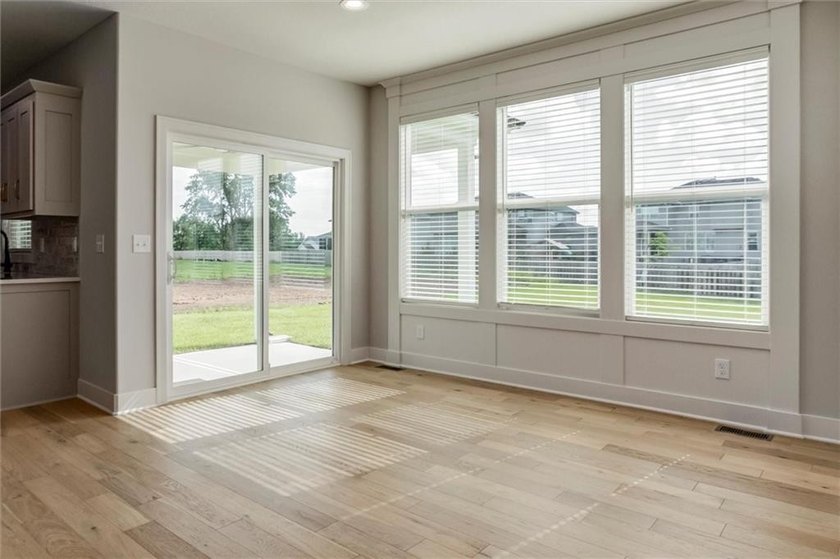 MOVE IN READY! BLINDS &amp; GARAGE DOOR OPENERS ARE INCLUDED! Come - photo 8