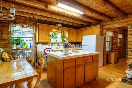 Welcome to your dream home-a stunning log cabin blending classic - photo 15