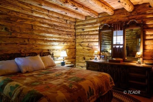 Welcome to your dream home-a stunning log cabin blending classic - photo 22