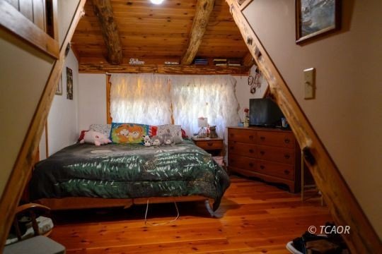 Welcome to your dream home-a stunning log cabin blending classic - photo 25